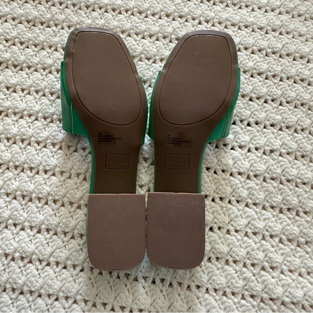 Sugar Women's Vibrant Green Mules, NWOB, size 9. - Picture 9 of 9